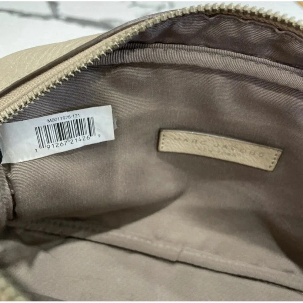 Marc Jacob’s Taupe Leather Camera Bag, Foil Stamped Logo Crossbody COA Included.